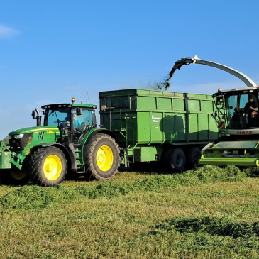 Slaměnný traktor